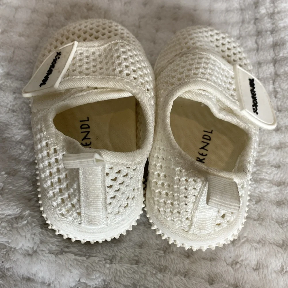 Morendl Off White Baby Shoes